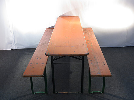 Festzeltgarnitur mit 50er Tisch in orange